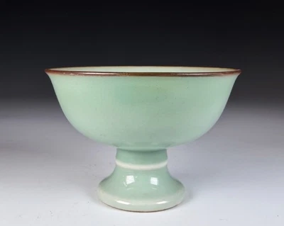 Copo de haste chinês antigo fino com pés de vidro Celadon com marca - Imagem 1 de 4