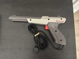 Nintendo NES Zapper Light Gun Gray Controller OEM Original 1985 Grey  - Picture 1 of 1