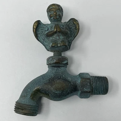 Grifo de agua de latón para exteriores con mango de querubín de ángel de oración de los años 70 de colección Foto 1 de 4