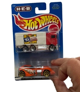 Hot Wheels H.E.B. 1999 Camión 95 Aniversario y Coche de Carreras Deportivo Die Cast LEER - Imagen 1 de 14