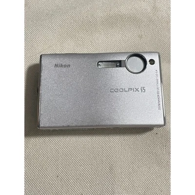 Nikon COOLPIX S5 CCD Retro Digital Camera Silver 6MP 3x Optical Zoom，Time Lapse - Image 1 of 4