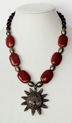 Collar Colgante Sol Maya Cuentas Vidrio Verde Cerámica Rojo Ovalado Grueso Artesano De Colección Foto 1 de 4