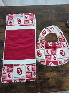 Soft Baby Shoulder Burp Cloth And Bib - Oklahoma Sooners OU - NCAA - Unisex - Picture 1 of 2