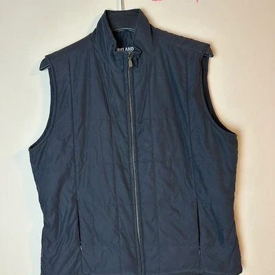 Kirkland Signature Mens L Soft Shell Vest Water-Resistant Zip Pockets Sleeveless - Image 1 of 4