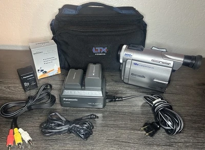 *MINT* Panasonic PV-DV900 MiniDV Camcorder PalmSight 300x Digital W/ Accessories - Image 1 of 4