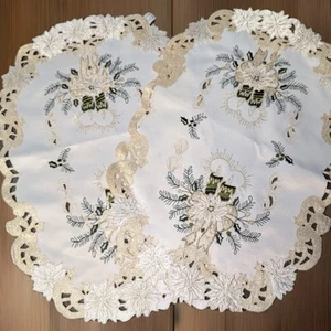 SET OF VINTAGE 2 PLACEMATS EMBROIDERED CANDLE FLORAL DESIGN FANCY GOLD GREEN - Picture 1 of 4