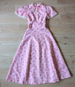 Maxi abito vintage anni 60 fatto a mano rosa floreale linea A cottage fata pizzo a strati - Foto 1 di 14