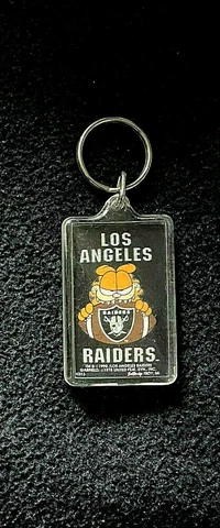 Vintage 1990 GARFIELD Acrylic NFL Keychain - LOS ANGELES RAIDERS Cover