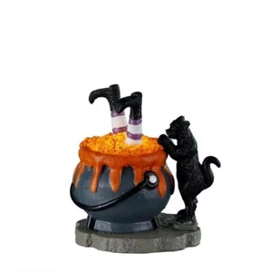 Lemax WITCHY CAULDRON #24940 Spooky Town Village Lighted Accessory 2022 NEW - Picture 1 of 1