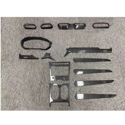Juegos de molduras interiores de auto de fibra de carbono seca panel de puerta para Lamborghini URUS 2018-22 Foto 1 de 4