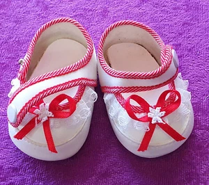 Puppenschuhe rot/weiß mit roten Schleifchen, Gr.2 (~6 cm), aus Lagerbestand - Bild 1 von 2
