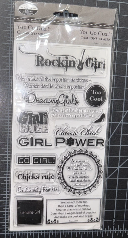 Estampillas transparentes de The Paper Company Studio ¡Te vas chica!  Sin montar Foto 1 de 2