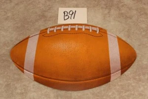 B91 VINTAGE PAPPE GESTANZT FUSSBALL DEKORATION 11 3/4" LANG - Bild 1 von 1