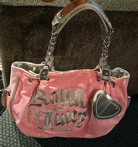 Cartera de hombro vintage réplica Y2K Juicy Couture de terciopelo rosa/plateado - Imagen 1 de 8
