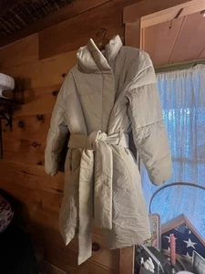 GAP Big Puff Jacket Off White Women's Size Small/S MSRP $188) FREE SHIPPING - Picture 1 of 3