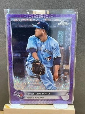 2022 Topps Chrome Purple Speckle #122 Hyun-Jin Ryu /299 - Toronto Blue Jays - Image 1 of 2