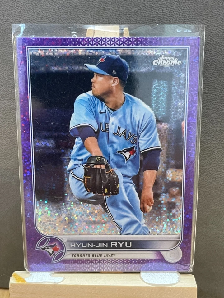 2022 Topps Chrome Purple Speckle #122 Hyun-Jin Ryu /299 - Toronto Blue Jays - Image 1 of 2