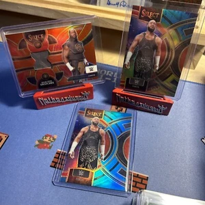 Lotto 2024 Panini Select WWE Tie-Dye Prizm Premier Omos Nigerian Giant NXT Noah 👀 - Foto 1 di 10