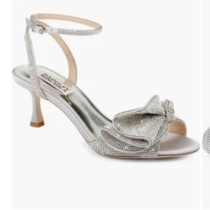 Badgley Mischka Remi Silver Satin Wedding Rhinestone Ruffle Sandals Size 7.5 - Picture 1 of 11