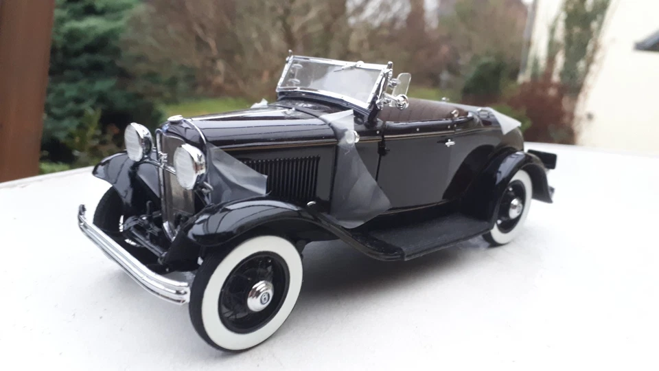 Danbury Mint 1932 Ford V8 DeLuxe Roadster, L.E. 1:24, mint in box - Bild 1 von 4