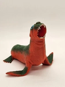 Vintage D M Rubber Red and Green Sea Lion Made in Hong Kong Toy - Bild 1 von 17