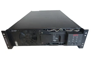 APC SURT3000XLI z AP9617, bez baterii z klatkami na baterie, bez przedniej osłony - Zdjęcie 1 z 3