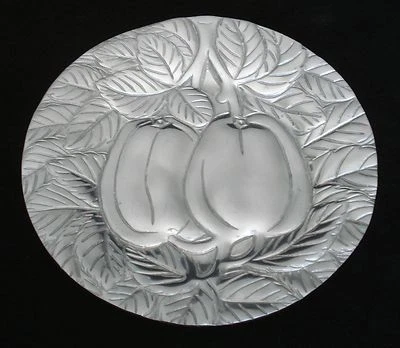 BANDEJA DECORATIVA DE PELTRE MEXICANO PLATO 7 1/2 pulgadas DIÁMETRO COMO NUEVO Foto 1 de 4