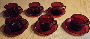 Vintage ARCOROC France Rot Klarglas Teetassen und Untertassen 6 Sets. Exquisit - Bild 1 von 13
