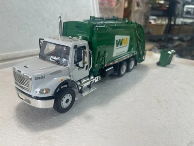 EXTREMELY RARE FIRST GEAR 2004 FREIGHTLINER REAR-END LOADER WASTE MANAGEMENT NEW - Image 1 of 4