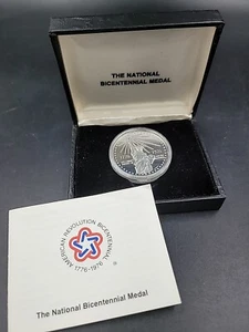 U.S. MINT 1976 AMERICAN BICENTENNIAL MEDAL STATUE OF LIBERTY SILVER - COA - Picture 1 of 3