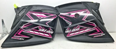 Juego de paneles laterales Ski-Doo Rev rosa Summit MXZ GSX GTX 550F 380F 517303254 517303255 Foto 1 de 4