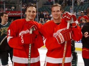 Nicklas Lidstrom, Sergei Fedorov Detroit Red Wings 8x10 Photo - Picture 1 of 1