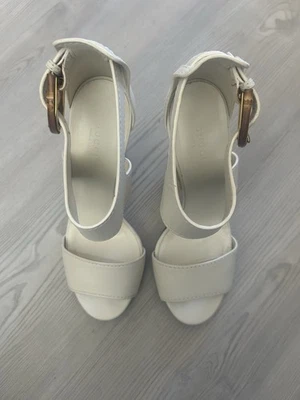 Gucci Lifford бамбуковая пряжка блок каблук в белой коже размер 39 - Изображение 1 из 4