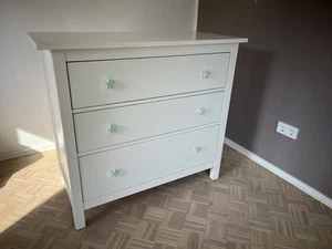 IKEA Kommode Weiss, Individuell Gestaltet, Stabil, kleinere Lackschäden - Bild 1 von 7