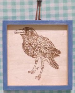Láser Raven grabado en caja de sombra azul - Imagen 1 de 6