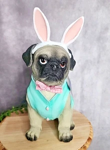 Osterhase Mops Hund Figur Statue Ohren rosa Fliege 11" Harz Frühling Welpe NEU - Bild 1 von 7