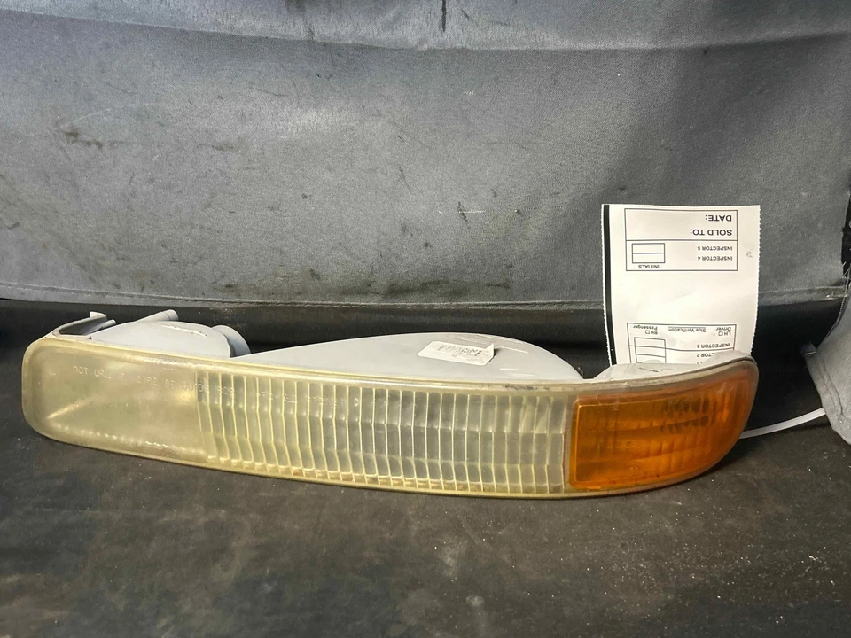 Fits 1999-2007 GMC Sierra 1500 Left Fog/Turn light OEM:15199560 Foto 1 de 4