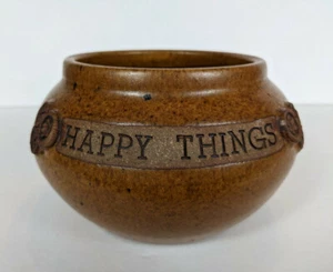 Ed Schrock "Happy Things" ciotola o vaso marrone mottoware giù per terra Colorado - Foto 1 di 12