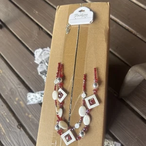 Costume Jewelry Necklace Red And White Beaded Necklace - Picture 1 of 1