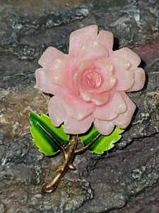 RARE 1940s Crown Trifari Gold Tone Pink Carnation Flower Enamel Trifanium Brooch - Imagen 1 de 7