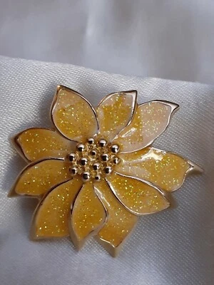 Prendedor de Navidad blanco floral vintage Avon 1987 pétalos de flores nuevo de lote raro broche mamá Foto 1 de 4