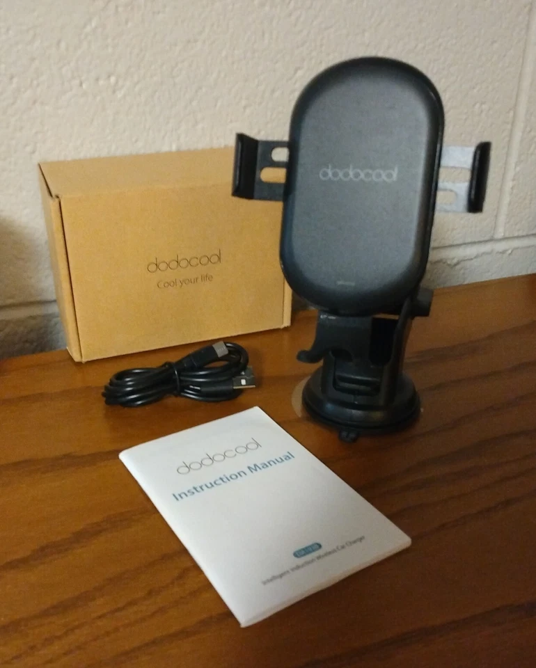 dodocool: 10W Wireless Auto-Clamping Car Charger - Image 1 of 4