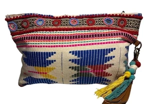 Bolso sin asas Call It Spring Boho étnico tejido con cuentas y detalles bordados - Imagen 1 de 16