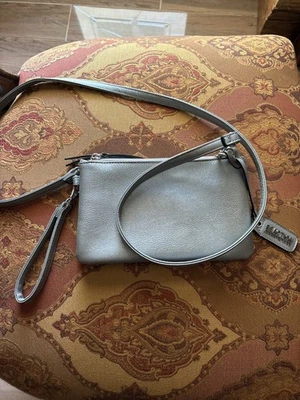 Bandolera/muñequera Kenneth Cole reacción Foto 1 de 4