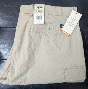 Neu mit Etikett Dockers Cargoshorts für Herren feuchtigkeitsableitend beige khaki Größe 38 UVP $ 60 - Bild 1 von 1