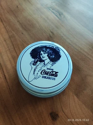 Coca Cola Dose aus Delftser- Porzellan Weihnachtsedition 1985 - Bild 1 von 3