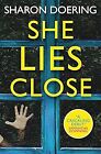 She Lies Close, Sharon Doering, gebraucht; sehr gutes Buch