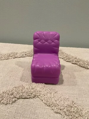VINTAGE 1993 BARBIE DREAM HOUSE FURNITURE PURPLE PLASTIC CHAIR - Image 1 of 4