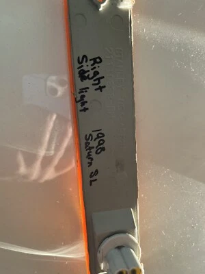 * 1998 年 SATURN R/F 乘客侧标记灯 RF 右前灯 * B6 * * — 第 1/3 张图片