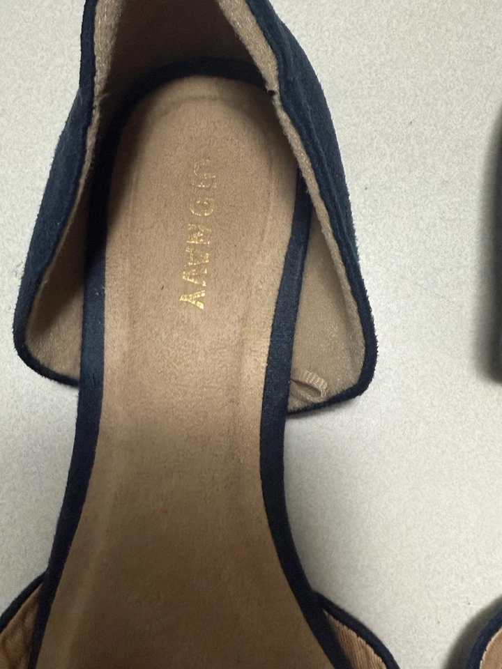 Women’s Old Navy,Navy blue Print Flats 8.5 EUC Ballet Flats Slip On Shoes Casual - Image 1 of 1
